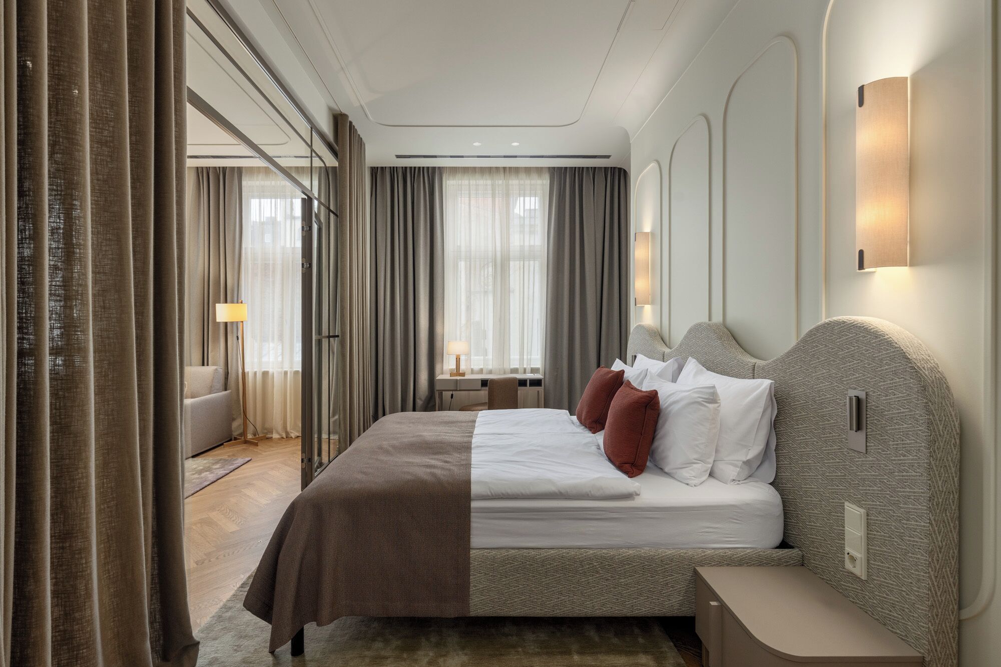 Grand Suite | In-room safe, desk, laptop workspace, blackout drapes