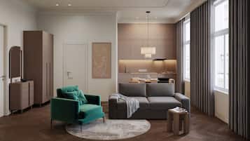 Brankas, meja kerja, ruang kerja ramah laptop, dan tirai kedap cahaya