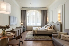 エグゼクティブ アパートメント | セーフティボックス (室内)、デスク、ノートパソコン用作業スペース、遮光カーテン