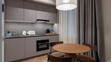 Grand Suite | Private kitchen | Mini-fridge, microwave, stovetop, dishwasher