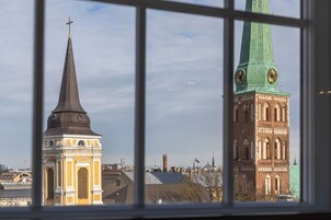 Caja de seguridad en la habitación y escritorio 