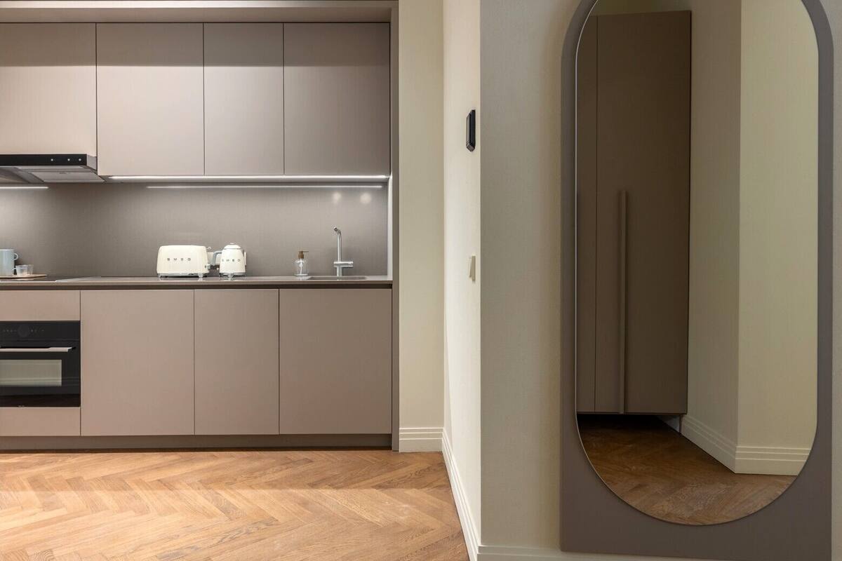 Mini-fridge, microwave, stovetop, dishwasher