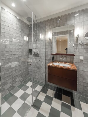 إستديو (Apartment) | حمام | مستلزمات مجانية للعناية الشخصية، مجففات شعر، برانس (أردية) حمّام