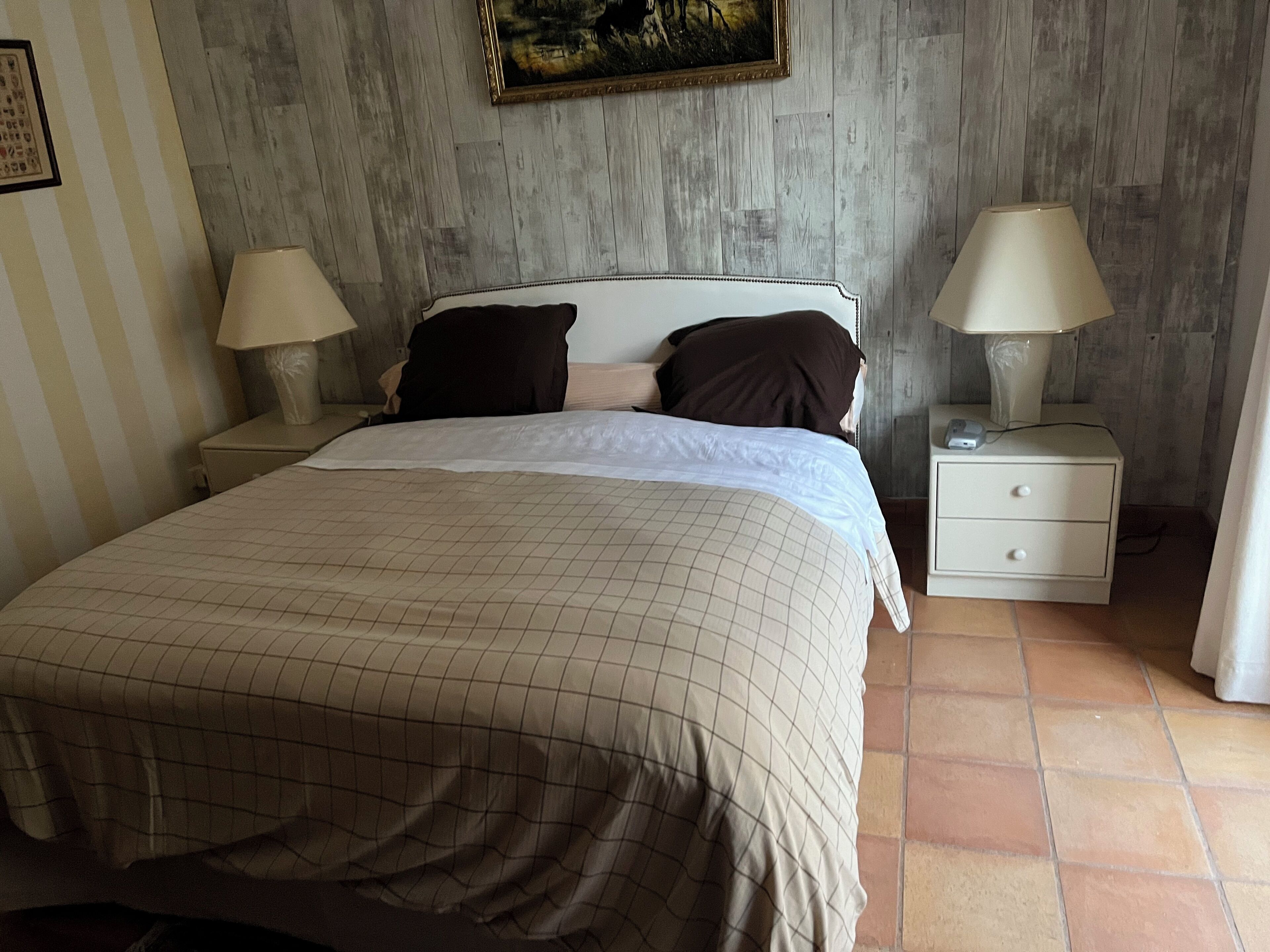 2 chambres, fer et planche à repasser, Wi-Fi, draps fournis