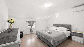 3 chambres, fer et planche à repasser, Wi-Fi gratuit, draps fournis