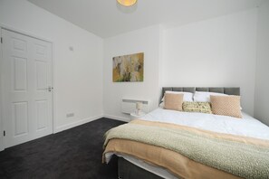 2 dormitorios, tabla de planchar con plancha, Internet y ropa de cama