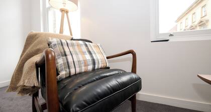 Centrally located Bedford flat