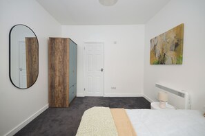 1 غرفة نوم ومكواة/لوح كي وواي فاي وملاءات أسرّة