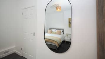 1 bedroom, iron/ironing board, internet, bed sheets