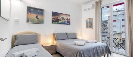 2 bedrooms, iron/ironing board, WiFi