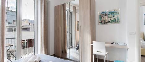 2 bedrooms, iron/ironing board, WiFi