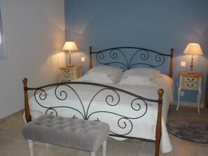 WiFi, bed sheets