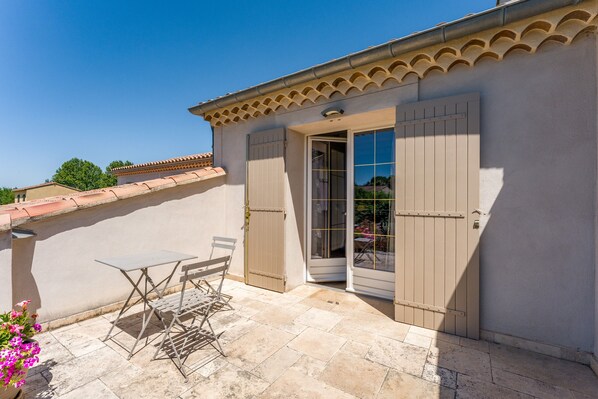 Outdoor dining - "Marcel Pagnol" Room at La Bastide des Mereuilles with Private Terrace, Wi-Fi & AC (Orange)