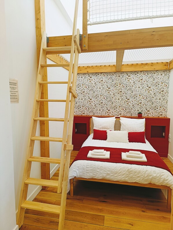 Fer et planche à repasser, lit parapluie, Wi-Fi gratuit, draps fournis