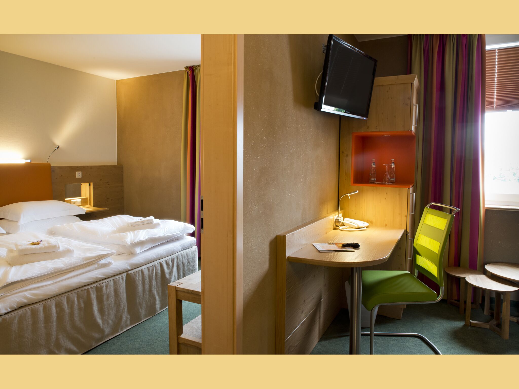 Comfort-Doppelzimmer, Blick auf den Innenhof | Zimmersafe, Verdunkelungsvorhänge, kostenloses WLAN