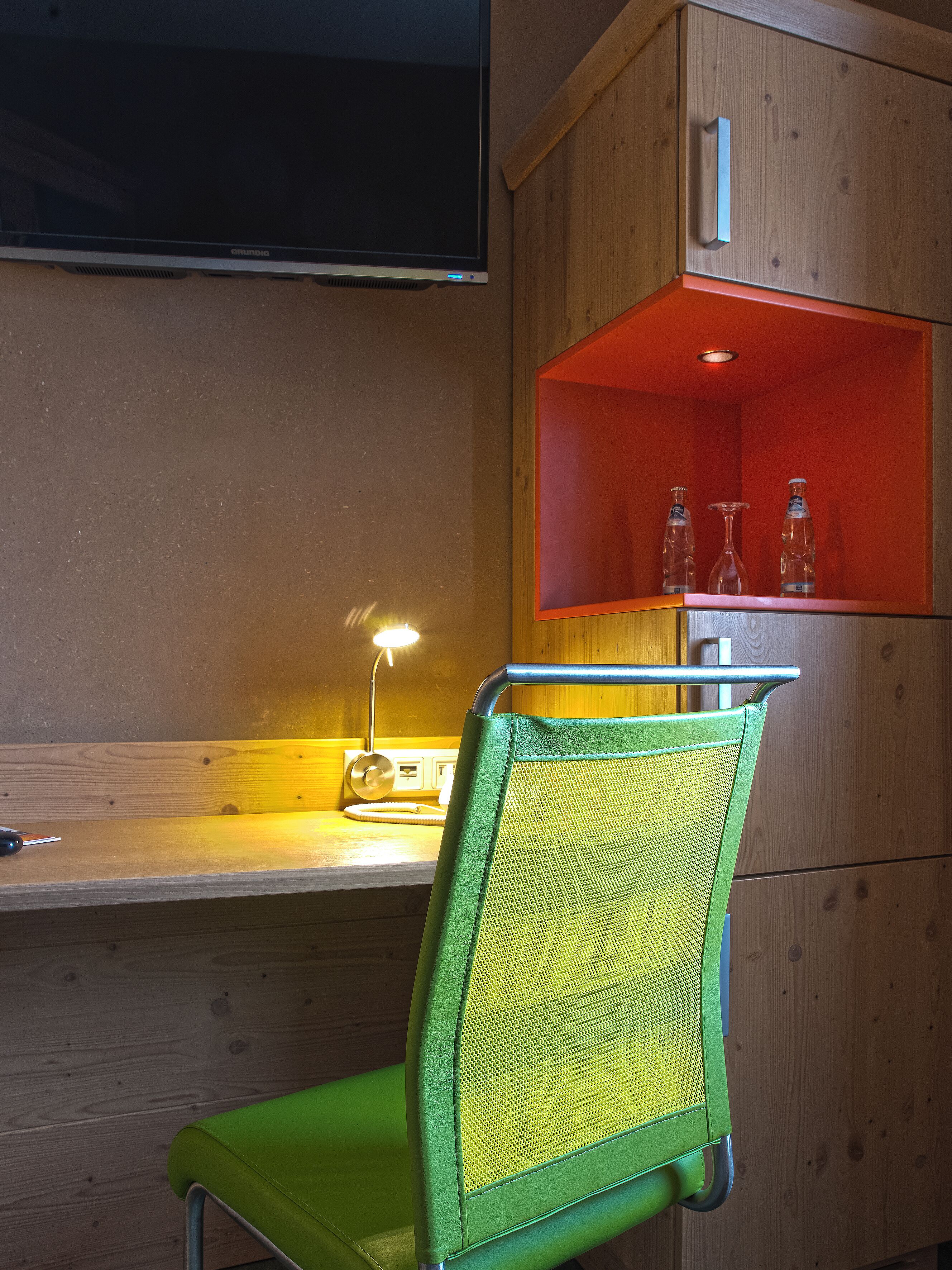 Quarto casal conforto, vista para o pátio | Cofres nos quartos, cortinas blackout, Wi-Fi de cortesia