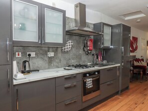 Cookware/dishes/utensils - Teign Place (Teignmouth)