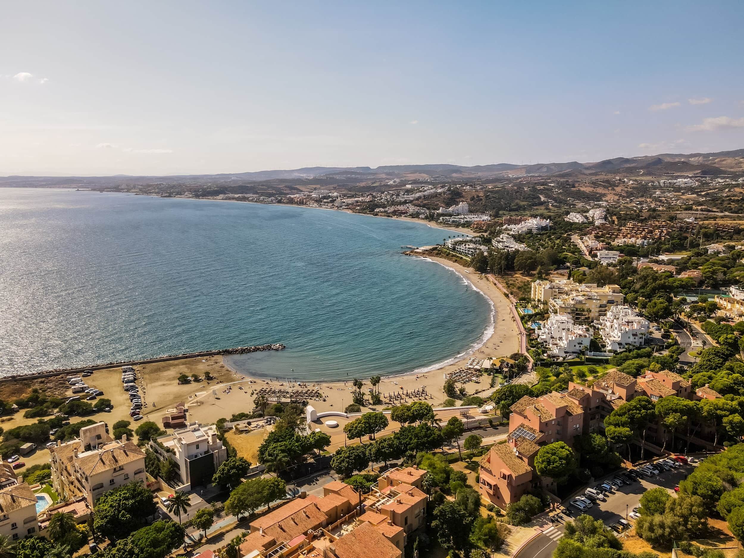 Beach nearby, sun-loungers, beach towels