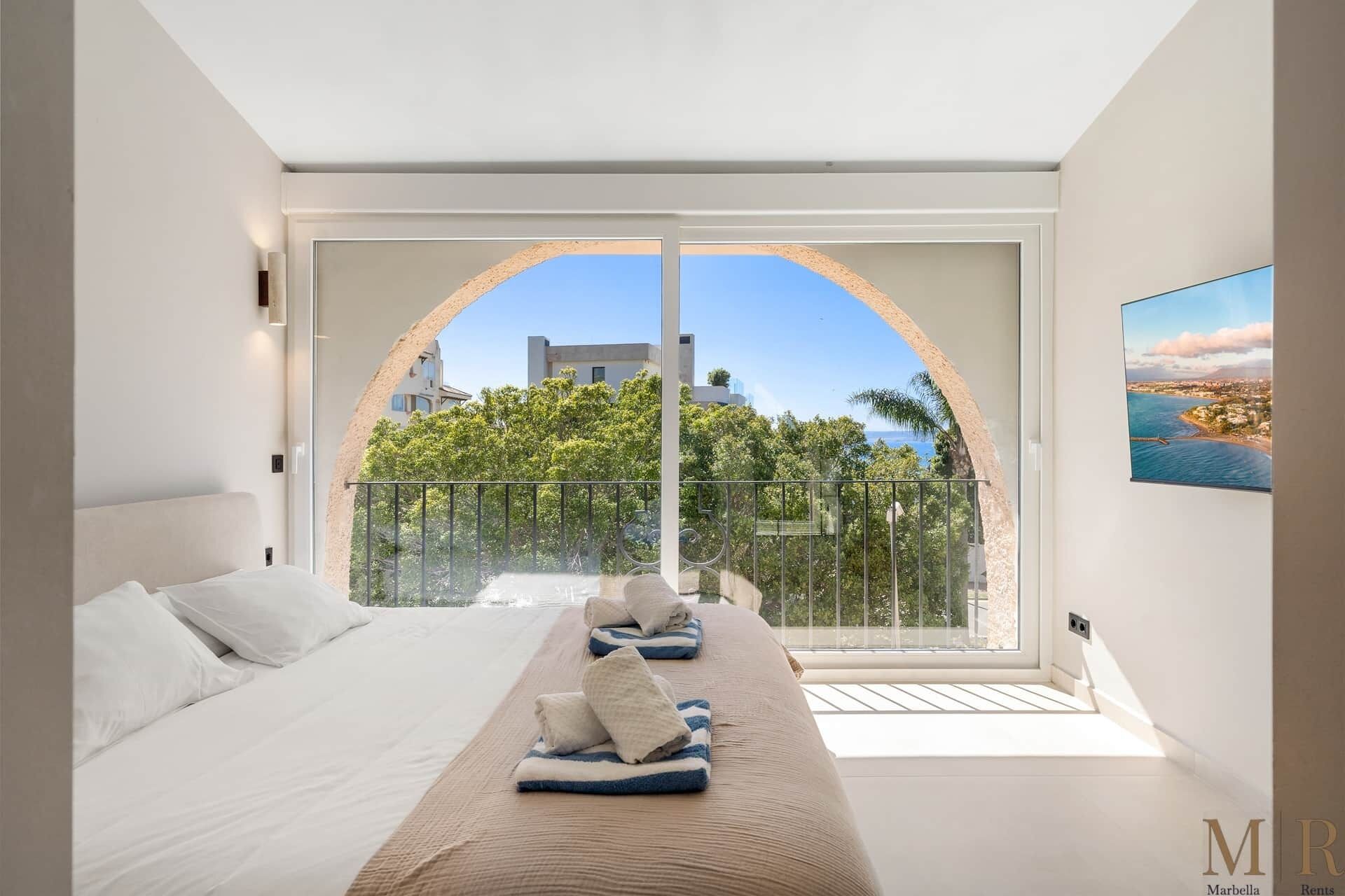 2 soverom, skrivebord, strykejern/-brett og wi-fi (inkludert)