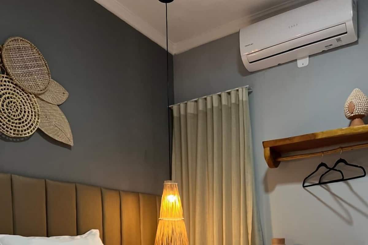 Habitación Confort con 2 camas individuales | Caja fuerte, wifi gratis, ropa de cama