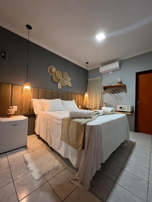 Phòng 2 giường đơn tiện nghi đơn giản | Két bảo mật tại phòng, truy cập Internet không dây miễn phí