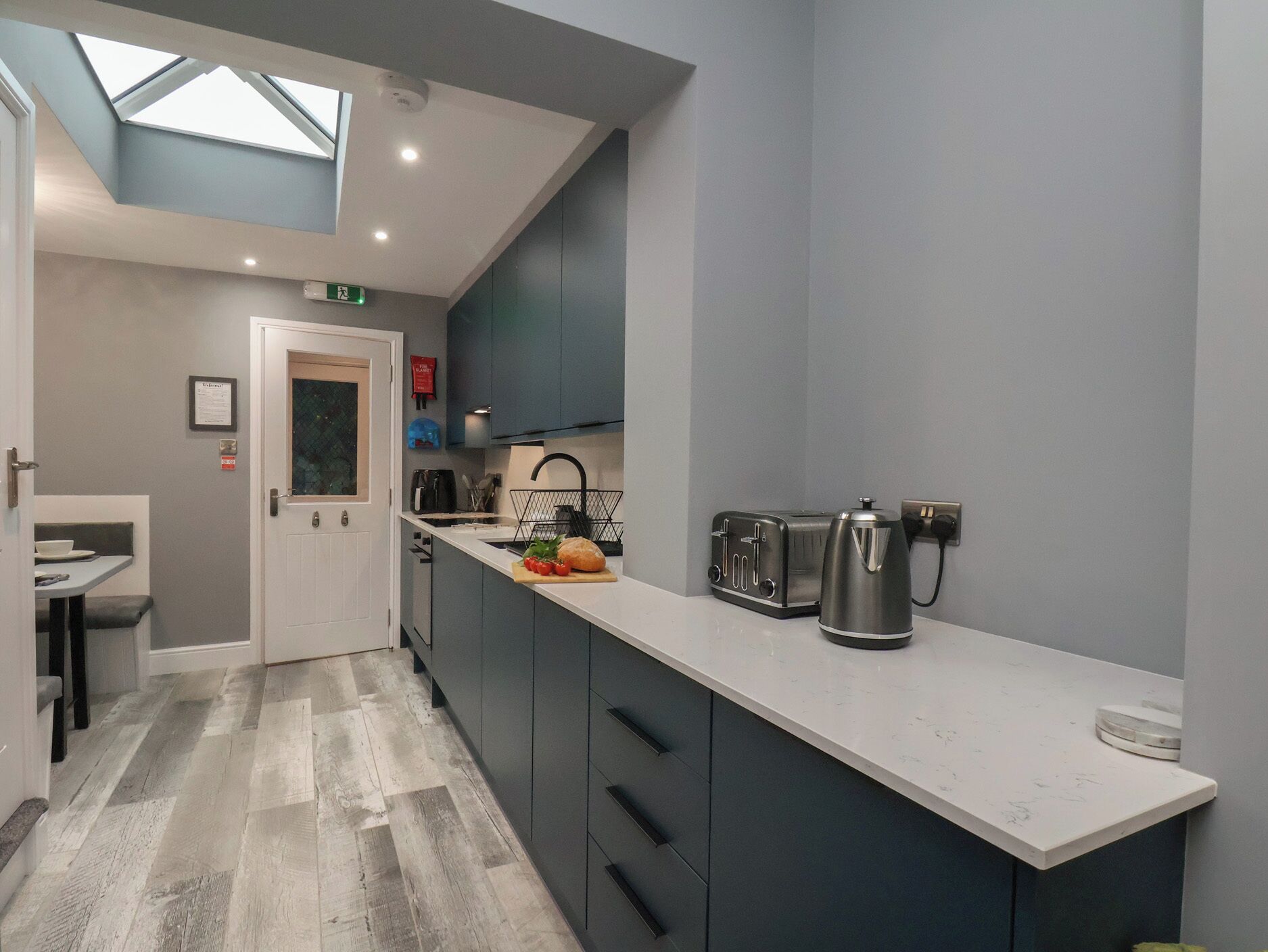 Rentaplats i utensilis de cuina, vaixella i coberteria 