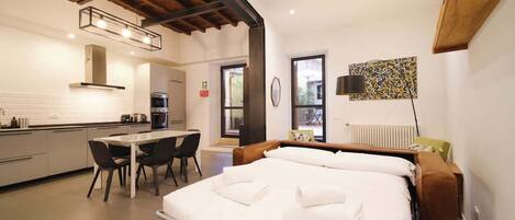 3 Schlafzimmer, Schreibtisch, Bügeleisen/Bügelbrett, Reisekinderbett