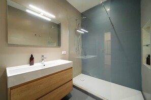 Bruser, gratis toiletartikler, hårtørrer, Shampoo