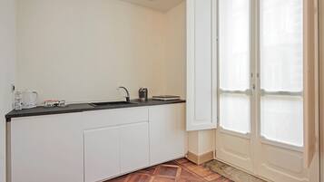 Junior Suite | Private kitchen | Espresso maker, coffee/tea maker