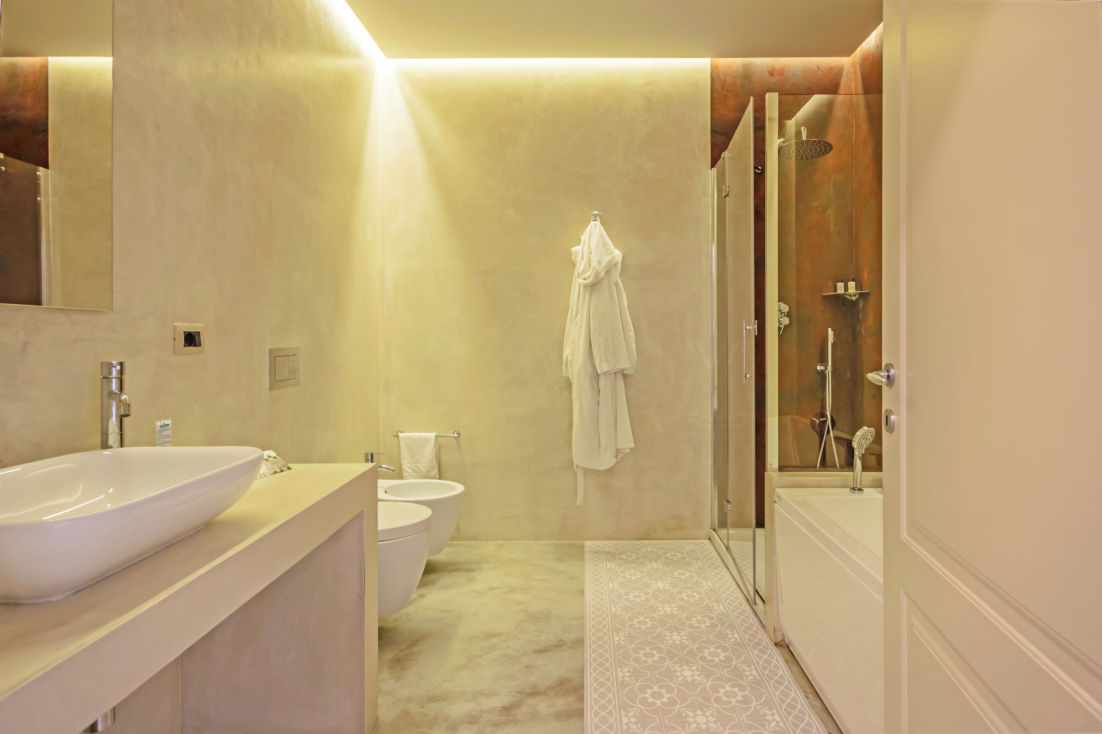 Junior-Suite | Badezimmer | Kostenlose Toilettenartikel, Haartrockner, Bidet, Handtücher