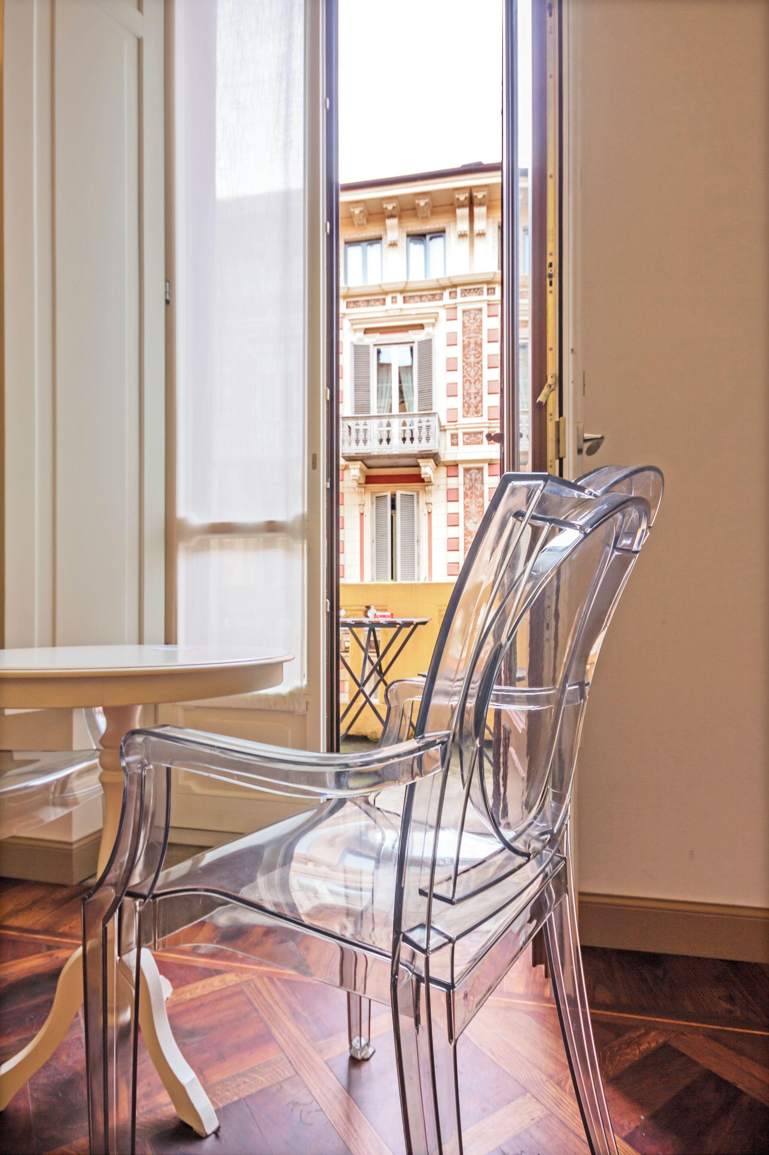 スーペリア スイート | リビング エリア | 40 インチのスマートテレビ (デジタル放送視聴可)、Netflix、最新映画