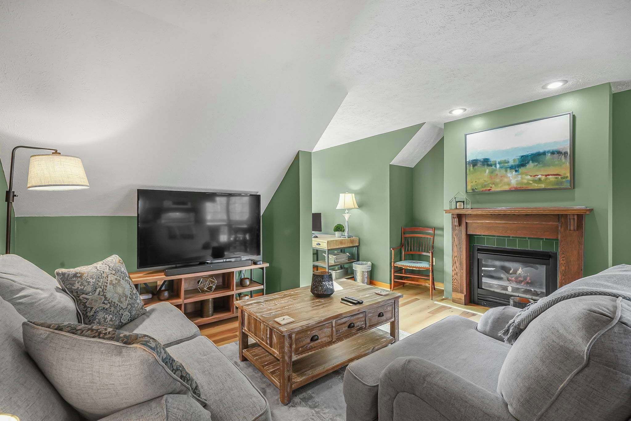 TV, fireplace, offices