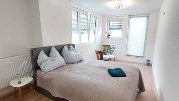 Phòng 3 tiện nghi đơn giản, ban công | Truy cập Internet không dây miễn phí