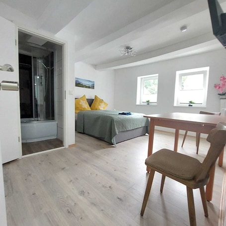 Deluxe Double Room | Free WiFi