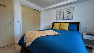 2 bedrooms, iron/ironing board, WiFi, bed sheets