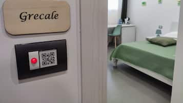 1 Schlafzimmer, Zimmersafe, Schreibtisch, BĂŒgeleisen/BĂŒgelbrett