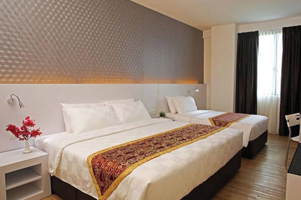 Family Suite | Desk, iron/ironing board, free WiFi