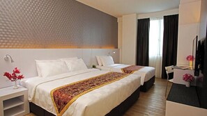 Family Suite | Desk, iron/ironing board, free WiFi