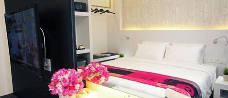 Chambre Supérieure | Bureau, fer et planche à repasser, Wi-Fi gratuit