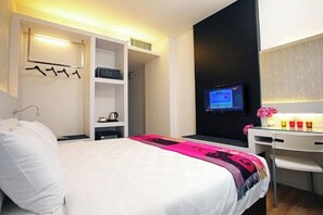 مكتب ومكواة/لوح كي وواي فاي مجانًا