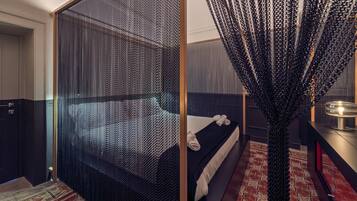 BĂŒgeleisen/BĂŒgelbrett, WLAN, BettwĂ€sche