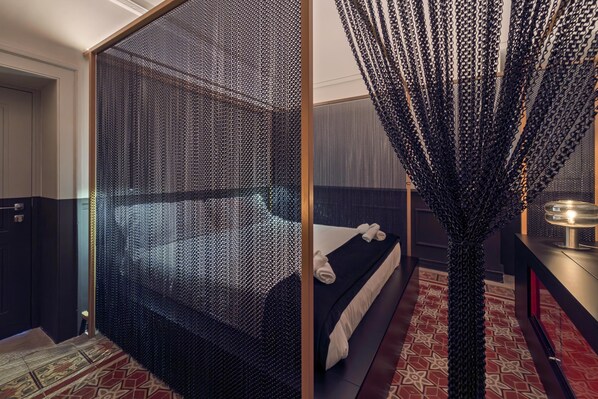 مكواة/لوح كي وواي فاي وملاءات أسرّة