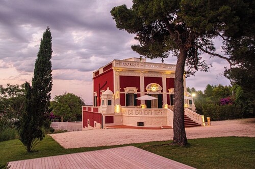 MAISON GIANNINO A 19th-century villa 5 minutes from the sea and our restaurant.