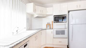 Frigorifero, microonde, forno, lavastoviglie