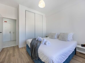 Bügeleisen/Bügelbrett, Reisekinderbett, WLAN, Bettwäsche