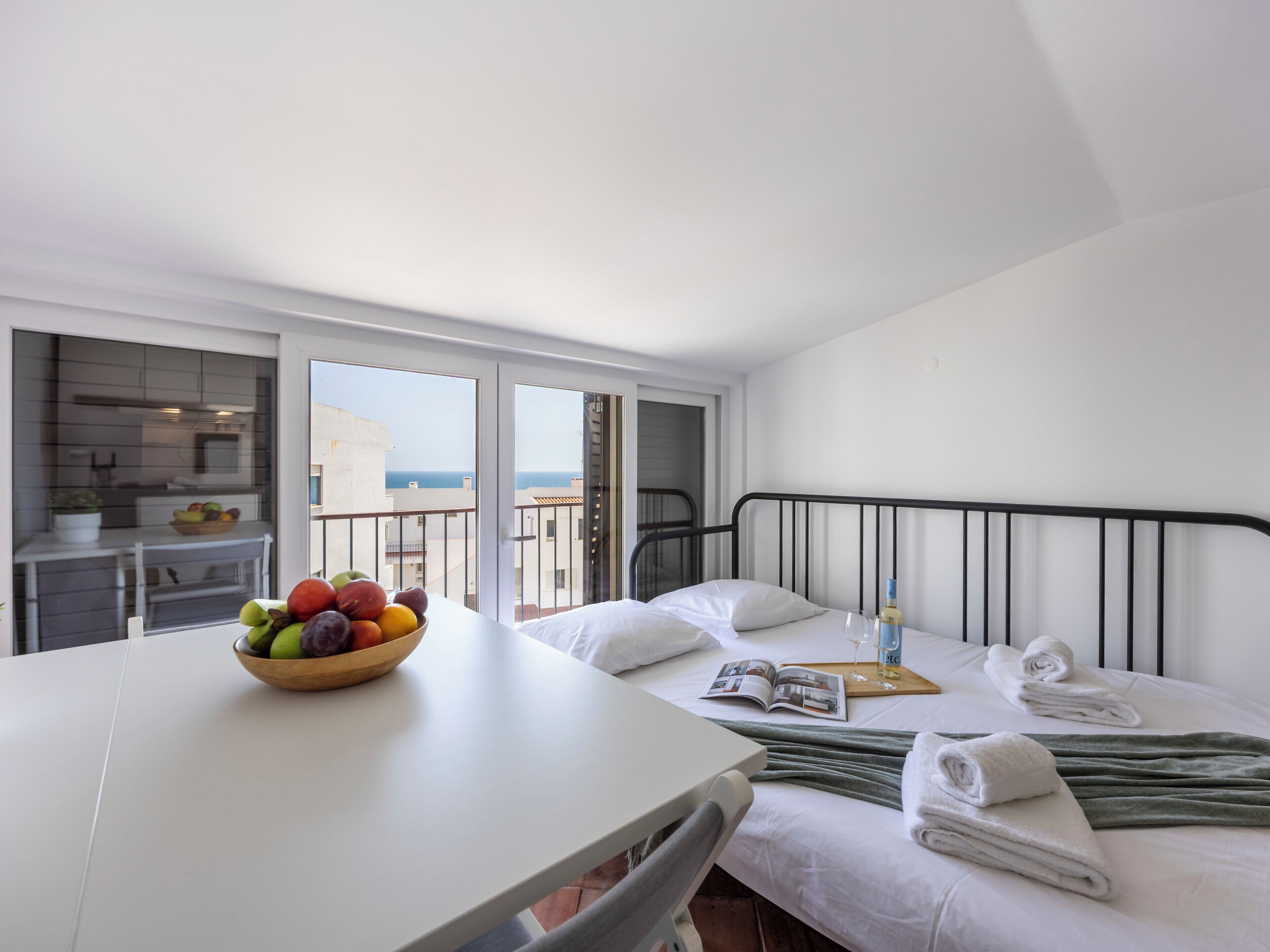 Travel cot, WiFi, bed sheets