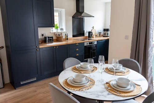 Cosy 2BR House | Space Centre | Free Parking