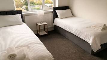 2 bedrooms, iron/ironing board, free WiFi, bed sheets