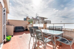 تناول الطعام بالخارج