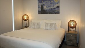 3 bedrooms, iron/ironing board, WiFi, bed sheets - Sydney Skyline Penthouse | 2 Parking, City Views CBD Airport (Mascot)
